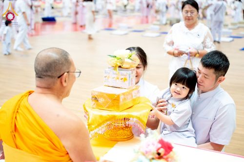 ภาพ No.239623:วันอาทิตย์ที่ 17 สิงหาคม พ.ศ. 2568 พิธีถวายคิลานเภสัช และอุปกรณ์ทางการแพทย์ แด่คณะสงฆ์ เนื่องในวันธรรมชัย ณ ห้องแก้วสารพัดนึก 2 สภาธรรมกายสากล วัดพระธรรมกาย