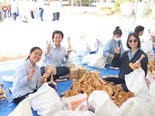 ภาพ No.204074:V.52 สารพัดV สารพัดดี ที่วัดสองพี่น้อง ในโครงการธรรมยาตรา กตัญญูบูชา มหาปูชนียาจารย์ พระมงคลเทพมุนี(สด จนฺทสโร) พระผู้ปราบมาร อนุสรณ์สถาน 7 แห่ง ปีที่ 13 ระหว่างวันที่ 2-31 มกราคม พ.ศ. 2568