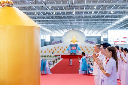 ภาพ No.234013:วันอาทิตย์ที่ 20 กรกฎาคม พ.ศ.2568 พิธีจุดเทียนใจ ไฟนิรันด์ อนันตชัย วัดพระธรรมกาย