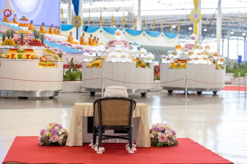 ภาพ No.151218:พิธีบูชาข้าวพระ ในวันอาทิตย์ต้นเดือน วันที่ 1 กันยายน พ.ศ. 2567 ณ สภาธรรมกายสากล วัดพระธรรมกาย