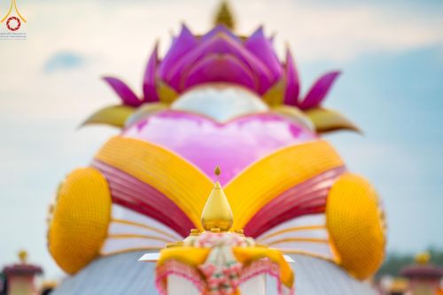 ภาพ No.129400:พิธีประดิษฐานพระบรมสารีริกธาตุ ณ มหารัตนะเจดีย์สิริปทุมสวรรค์ ศูนย์ปฏิบัติธรรมภาคใต้ อ.บางกล่ำ จ.สงขลา วันที่ 10 มีนาคม พ.ศ.2567