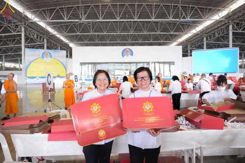 ภาพ No.210929:วันที่ 15 มีนาคม พ.ศ. 2568  บุญบรรจุกล่องไทยธรรม เพื่อถวายแด่พระสังฆาธิการ 40,000 กว่าวัดทั่วไทย ในวันคุ้มครองโลก 22 เมษายน พ.ศ. 2568