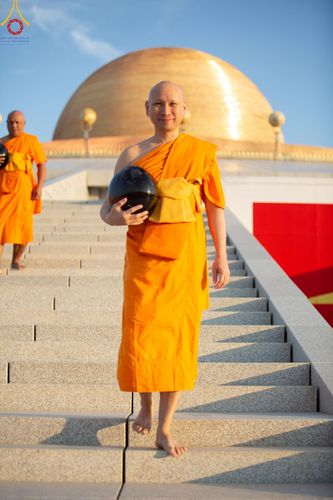 ภาพ No.187790:พิธีตักบาตรฉลองพระใหม่ ต้อนรับพุทธศักราช 2568 ณ ลานธรรมพระมหาธรรมกายเจดีย์ วัดพระธรรมกาย จ.ปทุมธานี วันที่ 1 มกราคม พ.ศ. 2568