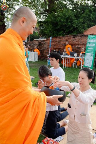 ภาพ No.138581:พิธีตักบาตร วัดราชบูรณะ จ.พระนครศรีอยุธยา วันที่ 25 พฤษภาคม พ.ศ.2567