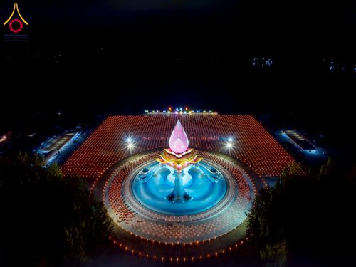 ภาพ No.266158:วันพุธที่ 5 พฤศจิกายน พ.ศ. 2568 (วันพระ ขึ้น 15 ค่ำ เดือน 12) พิธีจุดประทีปโคมลาน, โคมลอย และลอยกระทง ถวายประทีปเป็นพุทธบูชา สร้างความสว่างไสวให้กับแผ่นดินด้วยแสงธรรม ณ พุทธอุทยานนานาชาติ จังหวัดหนองคาย