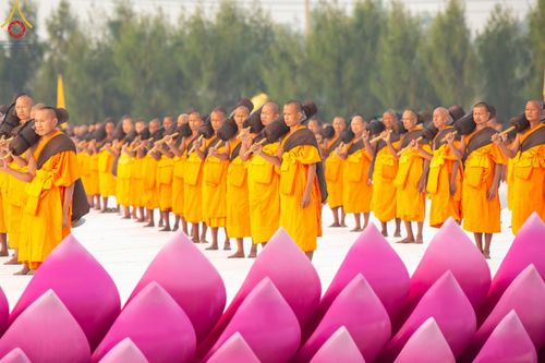 ภาพ No.198661:พระธรรมยาตราปฏิบัติธรรม และถ่ายภาพหมู่ประวัติศาสตร์ ณ อนุสรณ์สถานบางปลา วัดบางปลา อำเภอบางเลน จังหวัดนครปฐม ในโครงการธรรมยาตรา กตัญญูบูชา มหาปูชนียาจารย์ พระมงคลเทพมุนี(สด จนฺทสโร) พระผู้ปราบมาร อนุสรณ์สถาน 7 แห่ง ปีที่ 13 วันที่ 20 มกราคม พ.ศ. 2568