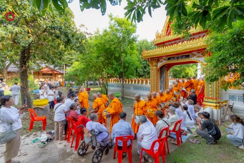 ภาพ No.231845:วันเสาร์ ที่ 5 กรกฎาคม พ.ศ. 2568 พิธีบรรพชา อุปสมบท โครงการอุปสมบท บูชาธรรมมหาปูชนียาจารย์ รุ่นเข้าพรรษา ณ วัดเกาะแก้วประชานุรักษ์ อ.วังทอง  จ.พิษณุโลก