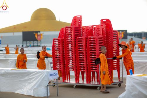 ภาพ No.218677:วันพฤหัสบดีที่ 17 เมษายน พ.ศ. 2568 การเตรียมงานในลานธรรม , สภาธรรมกายสากล , วิหารคด  เพื่องานวันคุ้มครองโลก 22 เมษายน พ.ศ. 2568