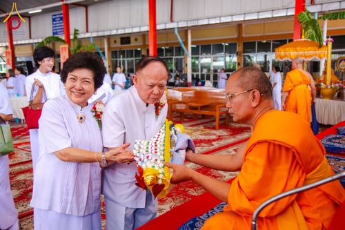 ภาพ No.170789:พิธีทอดกฐิน ณ วัดมงคลพุการาม ปทุมธานี ในโครงการกฐินสามัคคีทั่วไทย 30,000 วัด บูชาธรรม 80 ปี หลวงพ่อธัมมชโย โดยคณะศิษยานุศิษย์วัดพระธรรมกาย วันที่ 27 ตุลาคม พ.ศ. 2567