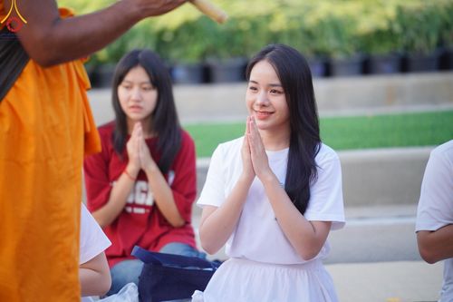 ภาพ No.202066:พิธีต้อนรับพระธรรมยาตรา ณ อนุสรณ์สถานลำดับที่ 7 สถานที่ขยายวิชชาธรรมกาย วัดพระธรรมกาย ต.คลองสาม อ.คลองหลวง จ.ปทุมธานี ในโครงการธรรมยาตรา กตัญญูบูชา มหาปูชนียาจารย์ พระมงคลเทพมุนี(สด จนฺทสโร) พระผู้ปราบมาร อนุสรณ์สถาน 7 แห่ง ปีที่ 13 วันที่ 26 มกราคม 2568