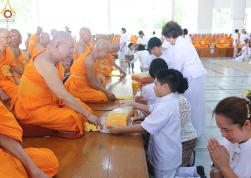 ภาพ No.162187:พิธีถวายภัตตาหารเมนูสวรรค์ เนื่องในวันออกพรรษา (ขึ้น 15 ค่ำ เดือน 11) วันพฤหัสบดีที่ 17 ตุลาคม พ.ศ. 2567 ณ หอฉันคุณยายอาจารย์ฯ วัดพระธรรมกาย