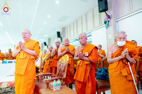 ภาพ No.225977:วันเสาร์ที่ 24 พฤษภาคม พ.ศ. 2568 พิธีถวายสังฆทาน 323 วัด ปีที่ 21 ครั้งที่ 177 พิธีมอบกองทุนหนุนแรงใจช่วยครูใต้ ปีที่ 18 ครั้งที่ 141 และพิธีทำบุญอุทิศส่วนกุศลให้ผู้วายชนม์ ณ ศูนย์ปฏิบัติธรรมภาคใต้ จ.สงขลา