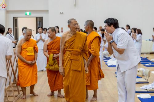 ภาพ No.242777:วันที่ 29-31 สิงหาคม พ.ศ. 2568 องค์กรภาคีเครือข่าย “บวร” (บ้าน-วัด-โรงเรียน-ราชการ) อ.คลองหลวง จัดบวชอุบาสิกาแก้ว ถวายพระราชกุศลแด่สมเด็จพระพันปีหลวง - กตัญญูบูชาแด่ผู้มีพระคุณ