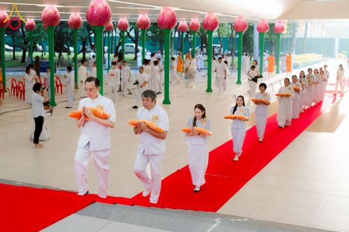 ภาพ No.244590:วันเสาร์ที่ 6 กันยายน พ.ศ. 2568 พิธีเวียนประทักษิณ และวันทาสีมาของนาคธรรมทายาท โครงการอุปสมบทหมู่บูชาธรรมครบรอบ 108 ปี วันครูผู้ค้นพบวิชชาธรรมกาย ณ โบสถ์พระไตรปิฎก วัดพระธรรมกาย