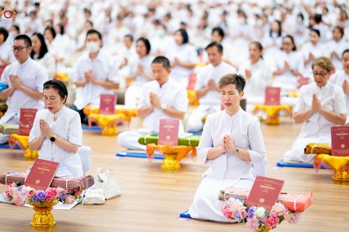 ภาพ No.228374:วันอาทิตย์ที่ 8 มิถุนายน พ.ศ. 2568 พิธีถวายทุนสนับสนุนพระไตรปิฎกฉบับธรรมชัย และอนุรักษ์คัมภีร์โบราณ ณ ห้องแก้วสารพัดนึก 2 วัดพระธรรมกาย