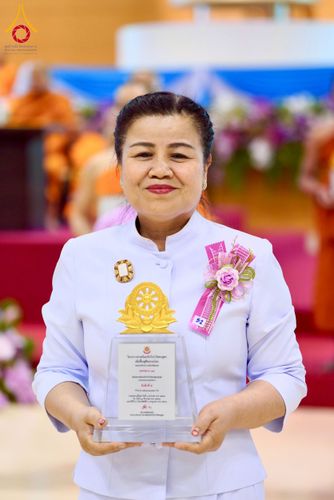 ภาพ No.232207:วันอาทิตย์ที่ 6 กรกฏาคม พ.ศ. 2568 พิธีมอบโล่เกียรติคุณ สวดธัมมจักกัปปวัตตนสูตร และรางวัลโครงการผู้นำแสงสว่างออนไลน์ ณ ห้องแก้วสารพัดนึก1 สภาธรรมกายสากล วัดพระธรรมกาย