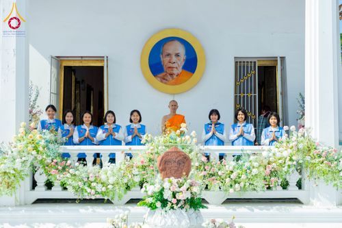 ภาพ No.197502:พิธีทอดผ้าป่าทำนุบำรุงศาสนสถาน ณ วัดโบสถ์(บน) ตำบลบางคูเวียง อำเภอบางกรวย จังหวัดนนทบุรี ในโครงการธรรมยาตรา กตัญญูบูชา มหาปูชนียาจารย์ พระมงคลเทพมุนี(สด จนฺทสโร) พระผู้ปราบมาร อนุสรณ์สถาน 7 แห่ง ปีที่ 13 วันที่ 17 มกราคม พ.ศ. 2568