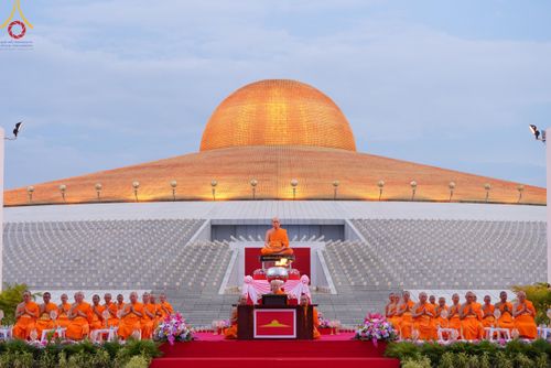 ภาพ No.160476:พิธีปลูกต้นทรัพย์บานชื่น ณ ลานธรรม พระมหาธรรมกายเจดีย์ วัดพระธรรมกาย จ.ปทุมธานี วันพฤหัสบดีที่ 10 ตุลาคม พ.ศ. 2567
