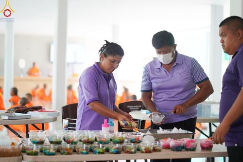 ภาพ No.61125:สามเณรออกบิณฑบาต และกิจกรรมอบรมสามเณร ในโครงการบรรพชาสามเณรฟื้นฟู พระพุทธศาสนาทั่วไทย ณ ศูนย์อบรมที่พักสงฆ์บ้านร่มเย็น จ.นราธิวาส วันที่ 2-15 เมษายน พ.ศ. 2567