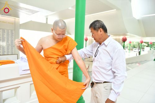 ภาพ No.256244:วันที่ 4 ตุลาคม พ.ศ. 2568 พิธีบรรพชาอุปสมบท  โครงการอุปสมบทหมู่บูชาธรรม 141 ปี  พระมงคลเทพมุนี (สด จนฺทสโร) ณ โบสถ์พระไตรปิฏก วัดพระธรรมกาย จ.ปทุมธานี