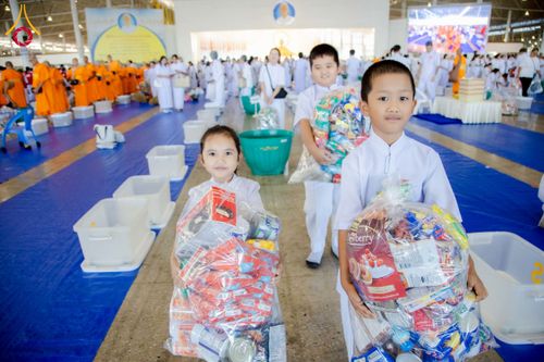 ภาพ No.277050:วันอาทิตย์ที่ 7 ธันวาคม พ.ศ. 2568 พิธีตักบาตรอาทิตย์ต้นเดือน ณ บ้านแก้วเรือนทองคุณยายฯ วัดพระธรรมกาย