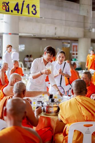 ภาพ No.219459:วันอังคารที่ 22 เมษายน พ.ศ. 2568 พิธีมอบปัจจัยช่วยเหลือครู 4 จังหวัดชายแดนภาคใต้ , พิธีกล่าวคำถวายอุปกรณ์ เพื่อเตรียมการต้อนรับคณะสงฆ์ฯ , พิธีกล่าวคำถวายภัตตาหารเป็นสังฆทาน , คณะสงฆ์ฉันภัตตาหารเพล  เนื่องในวันคุ้มครองโลก พิธีถวายมหาสังฆทานแด่คณะสงฆ์