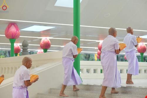 ภาพ No.199725:โครงการอุปสมบทหมู่บูชาธรรม 116 ปี คุณยายอาจารย์มหารัตนอุบาสิกาจันทร์ ขนนกยูง โครงการอุปสมบทหมู่ธรรมทายาท ระดับอุดมศึกษา รุ่นที่ 51 ภาคฤดูหนาว  ณ โบสถ์พระไตรปิฏก วัดพระธรรมกาย จ.ปทุมธานี  วันที่ 11 มกราคม พ.ศ. 2568 โดยมีพระครูปลัดรัตนวีรวัฒน์ เจ้าอาวาสวัด