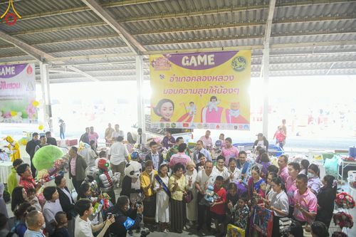 ภาพ No.193920:วัดพระธรรมกาย จัดงานวันเด็กแห่งชาติ ประจำปี พ.ศ.2568 ออกร้านอาหาร 200 ร้าน มอบของขวัญหลายหมื่นชิ้น วันที่ 12 มกราคม พ.ศ. 2568 วัดพระธรรมกาย อ.คลองหลวง จ.ปทุมธานี