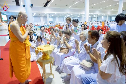 ภาพ No.277195:วันอาทิตย์ที่ 7 ธันวาคม พ.ศ. 2568 พิธีบูชาข้าวพระ ณ สภาธรรมกายสากล วัดพระธรรมกาย