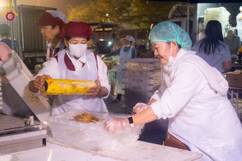 ภาพ No.198380:พิธีถวายภัตตาหารเป็นสังฆทาน แด่พระธรรมยาตรา ณ อนุสรณ์สถานบางปลา วัดบางปลา อำเภอบางเลน จังหวัดนครปฐม ในโครงการธรรมยาตรา กตัญญูบูชา มหาปูชนียาจารย์ พระมงคลเทพมุนี(สด จนฺทสโร) พระผู้ปราบมาร อนุสรณ์สถาน 7 แห่ง ปีที่ 13 วันที่ 20 มกราคม พ.ศ. 2568