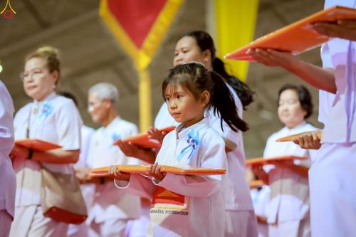 ภาพ No.240749:วันพุธที่ 27 สิงหาคม พ.ศ. 2568 พิธีทอดผ้าป่าเพื่อสร้างอาคาร  82 ปี หลวงพ่อธัมมชโย สมทบกฐินวัดพระธรรมกาย และกฐิน 30,000 วัดทั่วประเทศ ครั้งที่ 1