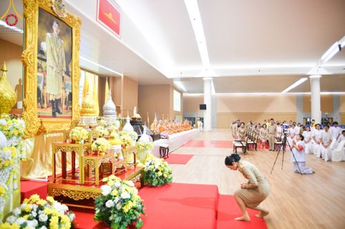 ภาพ No.209008:พระบาทสมเด็จพระเจ้าอยู่หัว ทรงมีพระราชศรัทธาทรงพระกรุณาโปรดเกล้าฯ ให้บำเพ็ญพระราชกุศลถวายภัตตาหารพระราชทาน การสอบบาลีสนามหลวง ณ วัดพระธรรมกาย ย อ.คลองหลวง จ.ปทุมธานี วันที่ 23-24 กุมภาพันธ์ พ.ศ. 2568