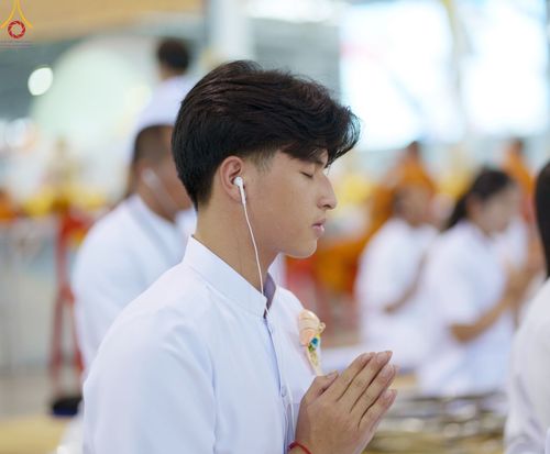 ภาพ No.85418:พิธีถวายมหาสังฆทานคณะสงฆ์ 2000 กว่าวัดทั่วประเทศปีที่ 23, พิธีถวายไทยธรรมคณะสงฆ์ 323 วัด 4 จังหวัดชายแดนภาคใต้, พิธีมอบปัจจัยช่วยเหลือครู 4 จังหวัดชายแดนภาคใต้ ณ สภาธรรมกายสากล วัดพระธรรมกาย ในวันสมาธิโลก อาทิตย์ที่ 6 สิงหาคม พ.ศ. 2566