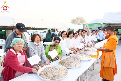 ภาพ No.191080:พิธีถวายภัตตาหารเป็นสังฆทาน แด่พระธรรมยาตรา ณ อนุสรณ์สถานคลองบางนางแท่น อ.สามพราน จ.นครปฐม ในโครงการธรรมยาตรา กตัญญูบูชา มหาปูชนียาจารย์ พระมงคลเทพมุนี(สด จนฺทสโร) พระผู้ปราบมาร อนุสรณ์สถาน 7 แห่ง ปีที่ 13 วันที่ 8 มกราคม พ.ศ. 2568