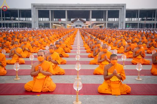 ภาพ No.122029:พิธีจุดประทีปถวายเป็นพุทธบูชา และบูชาธรรมมหาปูชนียาจารย์ พระมงคลเทพมุนี(สด จนฺทสโร) ในโครงการธรรมยาตรา กตัญญูบูชา มหาปูชนียาจารย์ พระมงคลเทพมุนี(สด จนฺทสโร) พระผู้ปราบมาร อนุสรณ์สถาน 7 แห่ง ปีที่ 12 วันที่ 31 มกราคม พ.ศ. 2567 ณ วัดพระธรรมกาย จ.ปทุมธานี