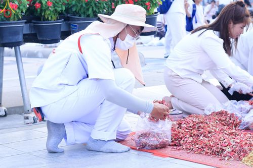 ภาพ No.121401:V.21 ลุยต่อ การเตรียมงาน เก็บงาน การรับบุญของเจ้าหน้าที่หน่วยงานต่างๆ เพื่อโครงการธรรมยาตรา กตัญญูบูชามหาปูชนียาจารย์ พระมงคลเทพมุนี (สด จนฺทสโร) พระผู้ปราบมาร อนุสรณ์สถาน 7 แห่ง ปีที่ 12 ระหว่างวันที่ 2 - 31 มกราคม พ.ศ.2567