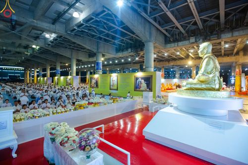 ภาพ No.154867:พิธีจุดประทีป, พิธีฉลองชัยสวดมนต์บทธัมมจักกัปปวัตนสูตร ณ มหารัตนวิหารคด วัดพระธรรมกาย วันอังคารที่ 17 กันยายน พ.ศ. 2567