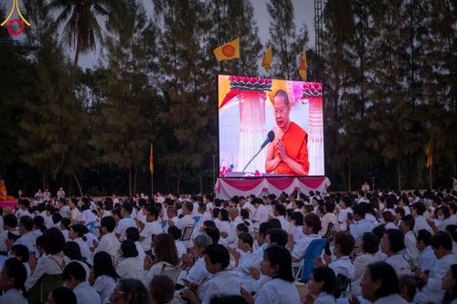 ภาพ No.109629:พิธีจุดประทีปถวายเป็นพุทธบูชา และบูชาธรรมมหาปูชนียาจารย์ วันที่ 10 มกราคม พ.ศ. 2567 ณ อนุสรณ์สถานคลองบางนางแท่น อ.สามพราน จ.นครปฐม