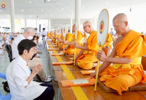 ภาพ No.247438:วันจันทร์ที่ 22 กันยายน พ.ศ. 2568 (วันพระ แรม 15 ค่ำ เดือน 10) พิธีบุพเปตพลี ครั้งที่ 170 ร่วมอุทิศบุญแด่หมู่ญาติที่ล่วงลับไปแล้ว และสืบทอดอายุพระพุทธศาสนา ณ หอฉันคุณยายอาจารย์ฯ วัดพระธรรมกาย