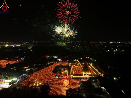 ภาพ No.112226:พิธีจุดประทีปถวายเป็นพุทธบูชา และบูชาธรรมมหาปูชนียาจารย์ พระมงคลเทพมุนี(สด จนฺทสโร) ในโครงการธรรมยาตรา กตัญญูบูชา มหาปูชนียาจารย์ พระมงคลเทพมุนี(สด จนฺทสโร) พระผู้ปราบมาร อนุสรณ์สถาน 7 แห่ง ปีที่ 12 วันที่ 14 มกราคม พ.ศ. 2567 ณ วัดสองพี่น้อง อ.สองพี่น้อง