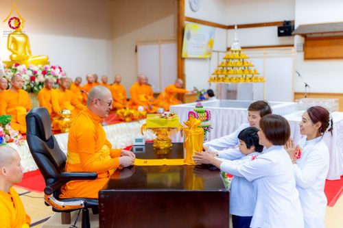 ภาพ No.221021:วันที่ 13 เมษายน พ.ศ. 2568 พิธีโปรยรัตนชาติปฐมเริ่มสถาปนาเจดีย์ และ พิธีเปิดหมู่บ้านปฏิบัติธรรม เพื่อการบรรลุธรรม ณ วัดป่าธรรมกายนานาชาติโทชิหงิ  ประเทศญี่ปุ่น