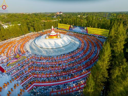 ภาพ No.193012:พิธีตักบาตรพระธรรมยาตรา ณ อนุสรณ์สถานคลองบางนางแท่น อ.สามพราน จ.นครปฐม ในโครงการธรรมยาตรา กตัญญูบูชา มหาปูชนียาจารย์ พระมงคลเทพมุนี(สด จนฺทสโร) พระผู้ปราบมาร อนุสรณ์สถาน 7 แห่ง ปีที่ 13 วันที่ 11 มกราคม พ.ศ.2568