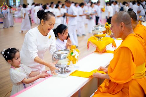 ภาพ No.206946:พิธีถวายโคมมาฆประทีป น้อมถวายเป็นพุทธบูชา แด่คณะพระภิกษุ สามเณร วัดพระธรรมกาย วันอาทิตย์ที่ 9 กุมภาพันธ์ พ.ศ. 2568 ณ ห้องแก้วสารพัดนึก 2 สภาธรรมกายสากล วัดพระธรรมกาย จังหวัดปทุมธานี