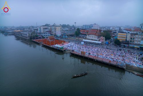 ภาพ No.284640:วันอาทิตย์ที่ 14 ธันวาคม พ.ศ.2568  พิธีทำบุญเมืองสุราษฎร์ธานี 110ปี และพิธีตักบาตรพระสงฆ์ 1,110 รูป  ณ บริเวณริมน้ำวัดกลาง (เก่า) ถนนบ้านดอน ตำบลตลาดใหม่ อำเภอเมือง จังหวัดสุราษฎร์ธานี