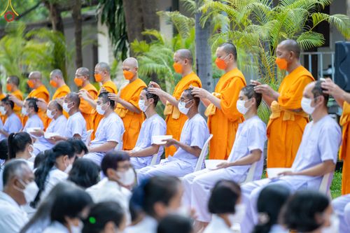 ภาพ No.78652:พิธีตัดปอยผมและปลงผมนาคธรรมทายาท  โครงการบรรพชาและอุปสมบทหมู่ วันคุ้มครองโลก วันที่ 26 มีนาคม พ.ศ.2566 ณ หมู่บ้านบรรลุธรรม วัดพระธรรมกาย