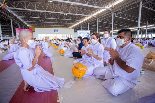 ภาพ No.79356:พิธีขอขมา มอบบาตรและผ้าไตร ในโครงการบรรพชาสามเณรฟื้นฟูพระพุทธศาสนาทั่วไทย โครงการอบรมยุวธรรมทายาท มัชฌิมธรรมทายาท และธรรมทายาทรุ่นอุดมศึกษา ณ สภาธรรมกายสากล วัดพระธรรมกาย วันเสาร์ที่ 1 เมษายน พ.ศ. 2566