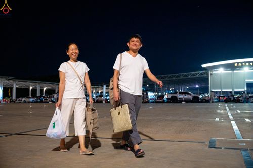 ภาพ No.280275:วันที่ 31 ธันวาคม พ.ศ.2568 -วันที่ 1 มกราคม พ.ศ.2569 พิธีฉลองชัยสวดมนต์บทธัมมจักกับปปวัตนสูตร ครบ 8,000,000,000 จบ , พิธีสวดมนต์ข้ามปี ณ วัดพระธรรมกาย