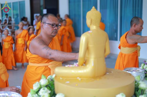 ภาพ No.321917:วันที่ 12 เมษายน พ.ศ.2569 ตักบาตรสงกรานต์ฉลองสามเณรใหม่  ณ ศูนย์ปฏิบัติธรรมระยอง(บ้านช่องลม)