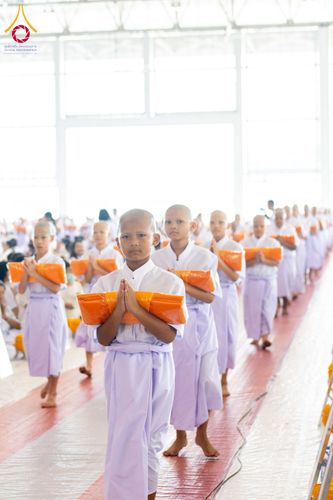 ภาพ No.319488:วันเสาร์ที่ 4 เมษายน พ.ศ.2569 พิธีขอขมา มอบผ้าไตร และถวายบาตรแด่นาคธรรมทายาท ในโครงการบรรพชาสามเณรฟื้นฟูพระพุทธศาสนาทั่วไทย โครงการหน่อแก้วเปรียญธรรม รุ่นที่ 14 โครงการสามเณรยุวธรรมทายาท รุ่นที่ 34 โครงการสามเณรมัชฌิมธรรมทายาท รุ่นที่ 30 ณ สภาธรรมกายสากล