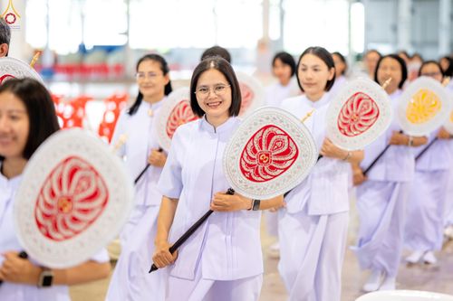 ภาพ No.339068:วันอาทิตย์ที่ 12 กรกฎาคม พ.ศ.2569 พิธีมุทิตาผู้สอบได้เปรียญธรรม ประโยค 1-2 ถึง ป.ธ.9 และ บ.ศ.1-2 ถึง บ.ศ.6 สำนักศาสนศึกษาวัดพระธรรมกาย ประจำปี 2569, พิธีมอบตราตั้งแต่งตั้งอาจารย์ใหญ่ สำนักศาสนศึกษาวัดพระธรรมกาย